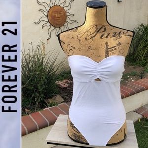 NWOT Forever 21 White Strapless Bodysuit